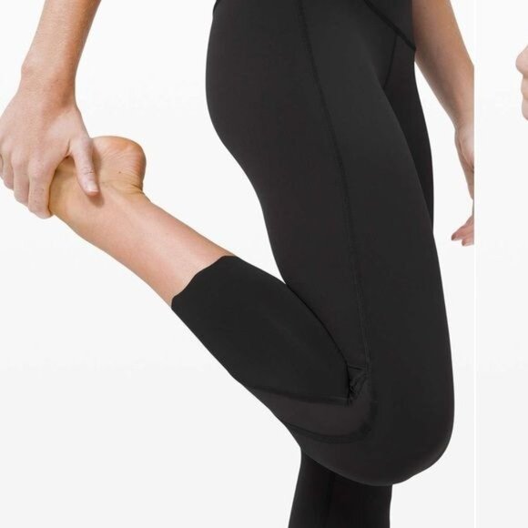 Lululemon WUNDER UNDER Crop High-Rise Scallop Hem Black Athletic Leggings Sz 4 - Picture 5 of 9